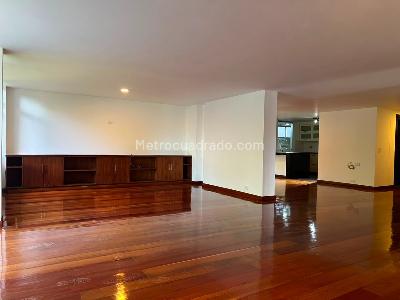 Apartamento de 3 alcobas en venta en Los Balsos, Medellín, 230 m² · foto 2 de 20