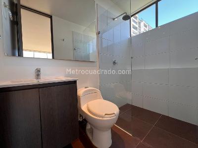 Apartamento de 2 alcobas en venta en El Poblado, Medellín, 82 m² · foto 11 de 12