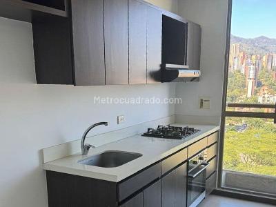 Apartamento de 2 alcobas en arriendo en El Poblado, Medellín, 67 m² · foto 4 de 10