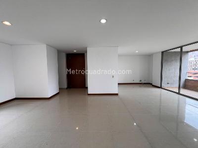 Apartamento de 3 alcobas en venta en El Poblado, Medellín, 124 m² · foto 3 de 17