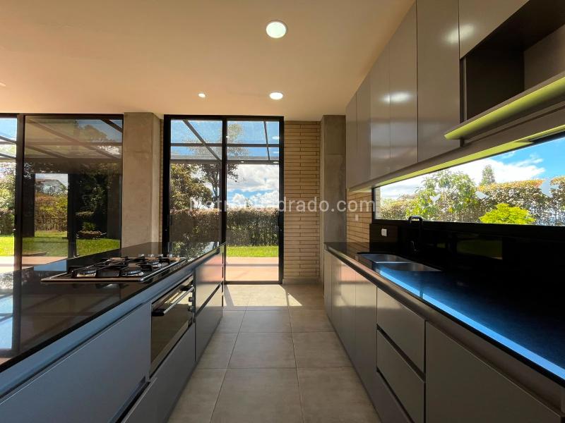 Casa – Envigado, Valle de Aburrá - Más