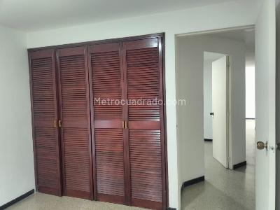 Apartamento de 3 alcobas en venta en El Poblado, Medellín, 130 m² · foto 17 de 19