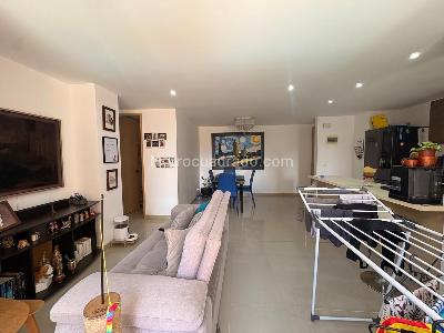 Apartamento de 3 alcobas en venta en Sabaneta, Sabaneta, 87 m² · foto 2 de 13