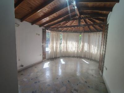 Casa de 5 alcobas en arriendo en Envigado, Envigado, 1300 m² · foto 9 de 20
