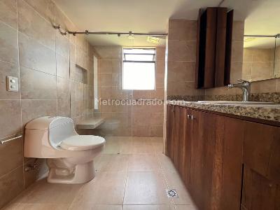 Apartamento de 4 alcobas en venta en El Poblado, Medellín, 194 m² · foto 15 de 17