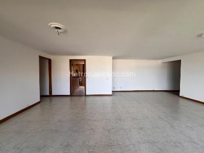Apartamento de 4 alcobas en venta en El Poblado, Medellín, 194 m² · foto 3 de 17