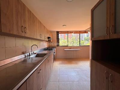 Apartamento de 4 alcobas en venta en El Poblado, Medellín, 194 m² · foto 5 de 17