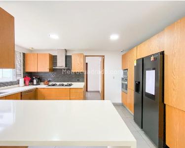Casa de 3 alcobas en venta en Envigado, Envigado, 610 m² · foto 3 de 8