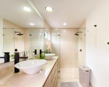 Casa de 3 alcobas en venta en Envigado, Envigado, 610 m² · foto 6 de 8
