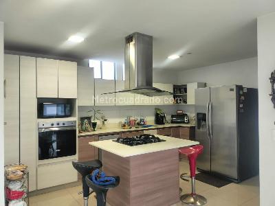 Apartamento de 3 alcobas en venta en El Poblado, Medellín, 148 m² · foto 5 de 18