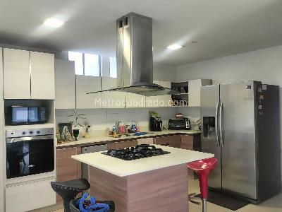 Apartamento de 3 alcobas en venta en El Poblado, Medellín, 148 m² · foto 6 de 18