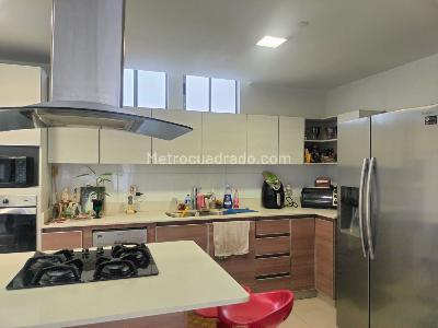 Apartamento de 3 alcobas en venta en El Poblado, Medellín, 148 m² · foto 8 de 18
