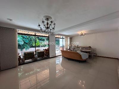 Casa de 3 alcobas en venta en El Poblado, Medellín, 150 m² · foto 2 de 17