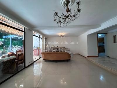 Casa de 3 alcobas en venta en El Poblado, Medellín, 150 m² · foto 3 de 17