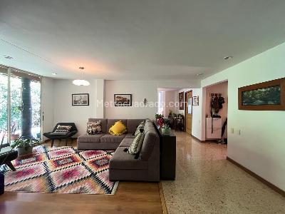 Casa de 3 alcobas en venta en El Poblado, Medellín, 260 m² · foto 2 de 20