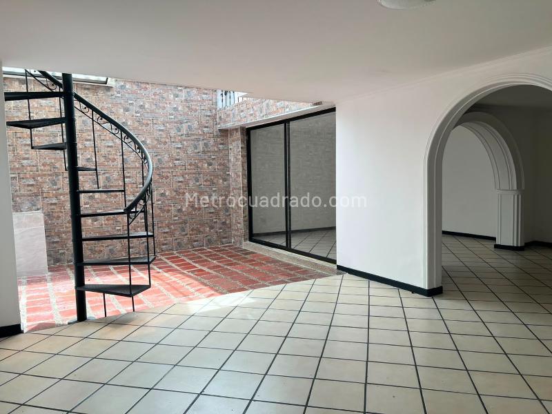 Casa en arriendo en Envigado (Conjunto Cerrado)