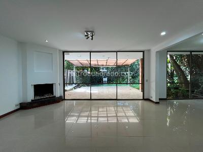 Casa de 3 alcobas en venta en Envigado, Envigado, 218 m² · foto 3 de 20