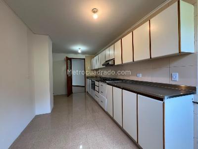 Apartamento de 3 alcobas en venta en El Poblado, Medellín, 156 m² · foto 4 de 14