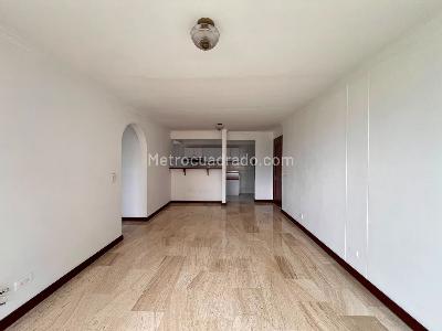 Apartamento en venta en El Poblado, Medellín · foto 2 de 12