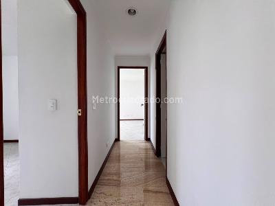Apartamento en venta en El Poblado, Medellín · foto 4 de 12
