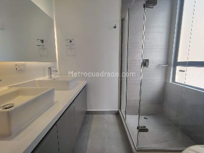 Apartamento de 2 alcobas en arriendo en El Poblado, Medellín, 105 m² · foto 16 de 18