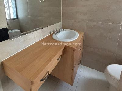 Apartamento de 3 alcobas en arriendo en Las Lomas, Medellín, 110 m² · foto 12 de 12