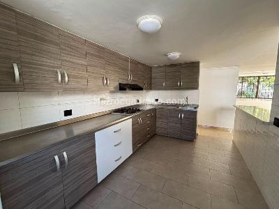 Apartamento de 3 alcobas en arriendo en Las Lomas, Medellín, 110 m² · foto 4 de 12