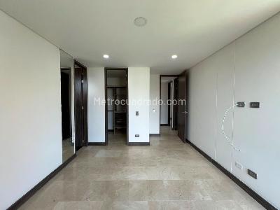 Apartamento de 3 alcobas en arriendo en El Poblado, Medellín, 130 m² · foto 12 de 18