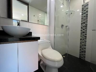 Apartamento de 3 alcobas en arriendo en El Poblado, Medellín, 130 m² · foto 16 de 18