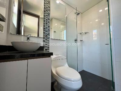 Apartamento de 3 alcobas en arriendo en El Poblado, Medellín, 130 m² · foto 17 de 18