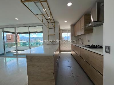 Apartamento de 3 alcobas en arriendo en El Poblado, Medellín, 130 m² · foto 3 de 18
