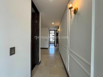 Apartamento de 3 alcobas en arriendo en El Poblado, Medellín, 130 m² · foto 4 de 18