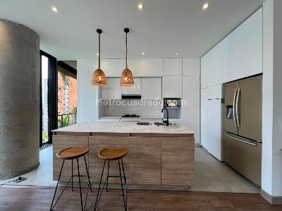 Apartamento de 3 alcobas en arriendo en El Poblado, Medellín, 242 m² · foto 7 de 17