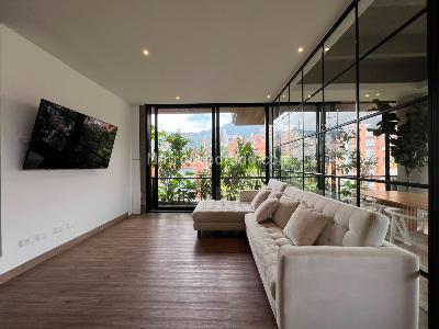 Apartamento de 3 alcobas en arriendo en El Poblado, Medellín, 242 m² · foto 8 de 17