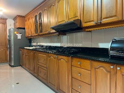 Casa de 4 alcobas en venta en Envigado, Envigado, 219 m² · foto 6 de 20