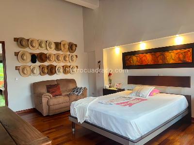 Casa de 4 alcobas en venta en Envigado, Envigado, 219 m² · foto 9 de 20