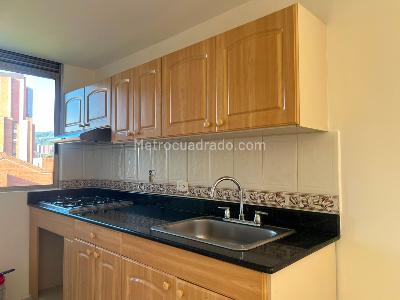Apartamento de 3 alcobas en arriendo en Los Balsos, Medellín, 87 m² · foto 4 de 11