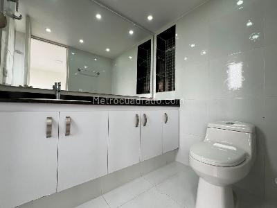 Apartamento de 3 alcobas en venta en El Poblado, Medellín, 138 m² · foto 14 de 15