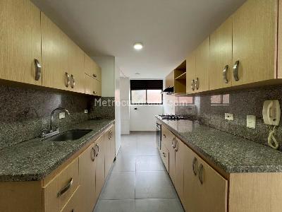 Apartamento de 3 alcobas en venta en El Poblado, Medellín, 138 m² · foto 5 de 15