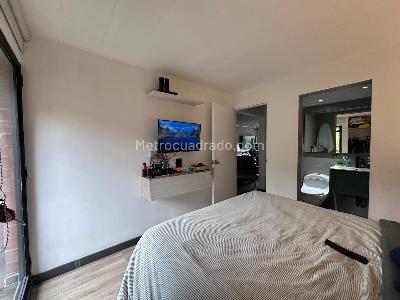Apartamento de 2 alcobas en venta en El Poblado, Medellín, 80 m² · foto 13 de 19