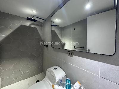 Apartamento de 2 alcobas en venta en El Poblado, Medellín, 80 m² · foto 18 de 19