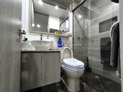 Apartamento de 3 alcobas en venta en El Poblado, Medellín, 76 m² · foto 10 de 10