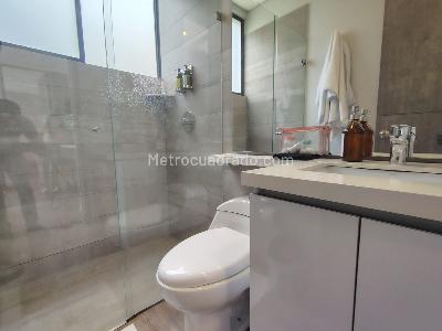Apartamento de 2 alcobas en venta en El Poblado, Medellín, 71 m² · foto 16 de 18