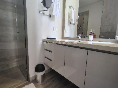 Apartamento de 2 alcobas en venta en El Poblado, Medellín, 71 m² · foto 17 de 18