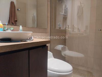 Apartamento de 2 alcobas en venta en El Poblado, Medellín, 115 m² · foto 17 de 18
