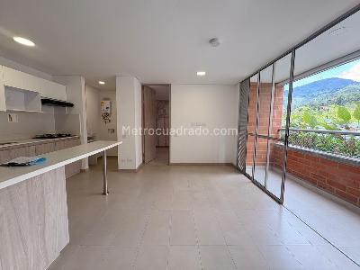 Apartamento de 2 alcobas en venta en Sabaneta, Sabaneta, 59 m² · foto 2 de 11