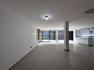 Casa en arriendo en El Poblado, Medellín · foto 2 de 20