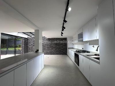 Casa en arriendo en El Poblado, Medellín · foto 6 de 20