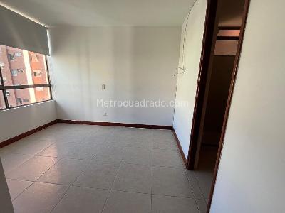 Apartamento de 3 alcobas en venta en El Poblado, Medellín, 130 m² · foto 10 de 13