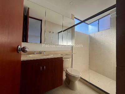 Apartamento de 3 alcobas en venta en El Poblado, Medellín, 130 m² · foto 11 de 13